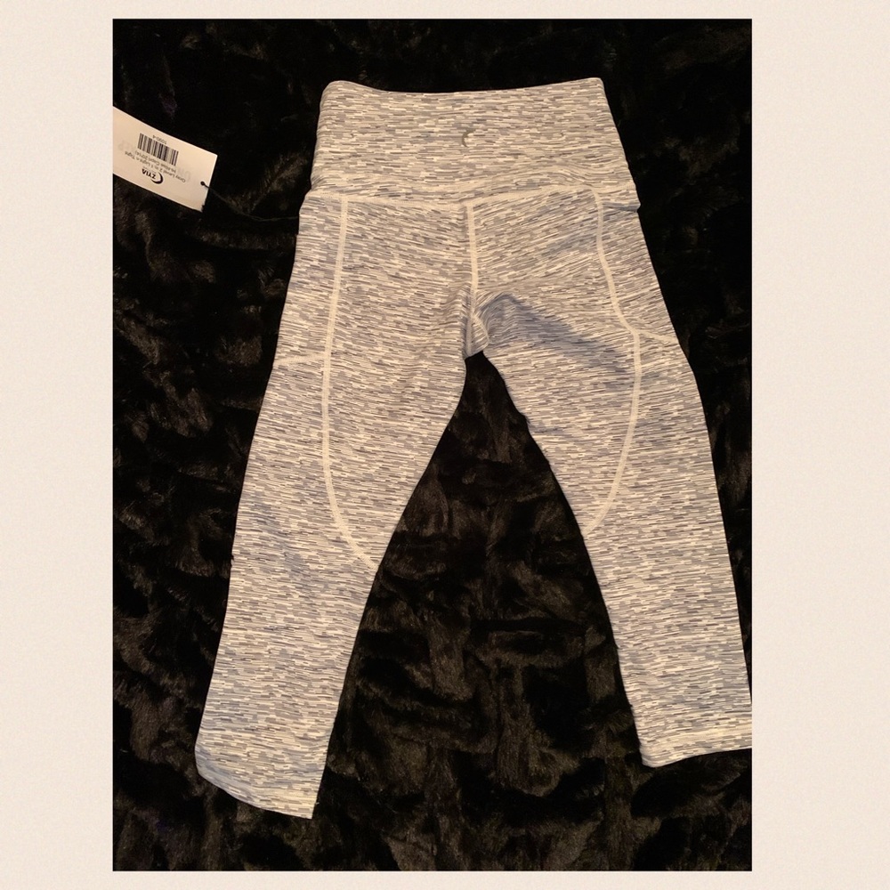 ZYIA - capri - Light n Tight - Size 4 - With Tag